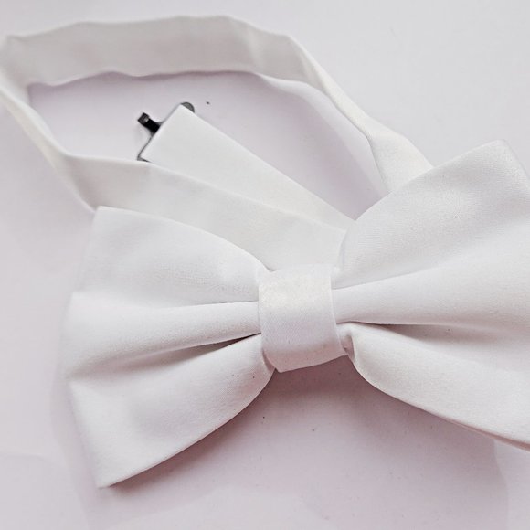 White Bow Tie - Picture 1 of 1